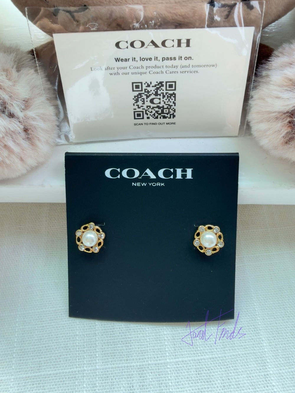 NWT 🌼 COACH Faux Pearl Stud Earrings - Gold Tone